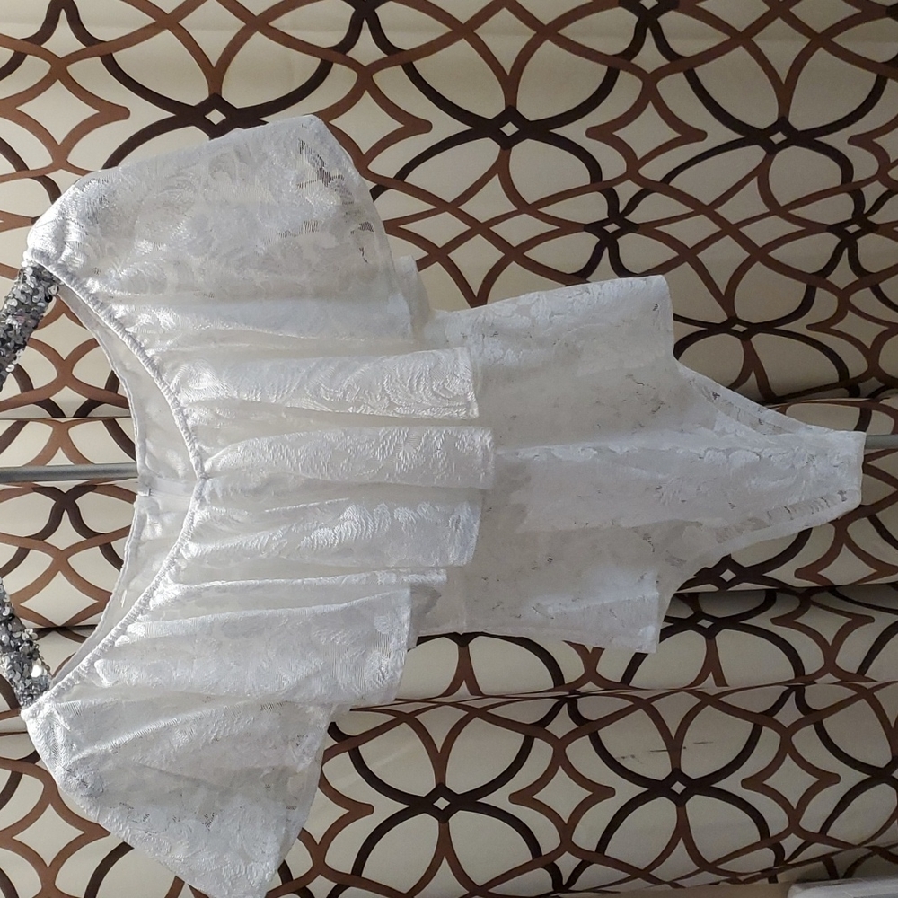 White lace, glitter, ruffle top. Size S